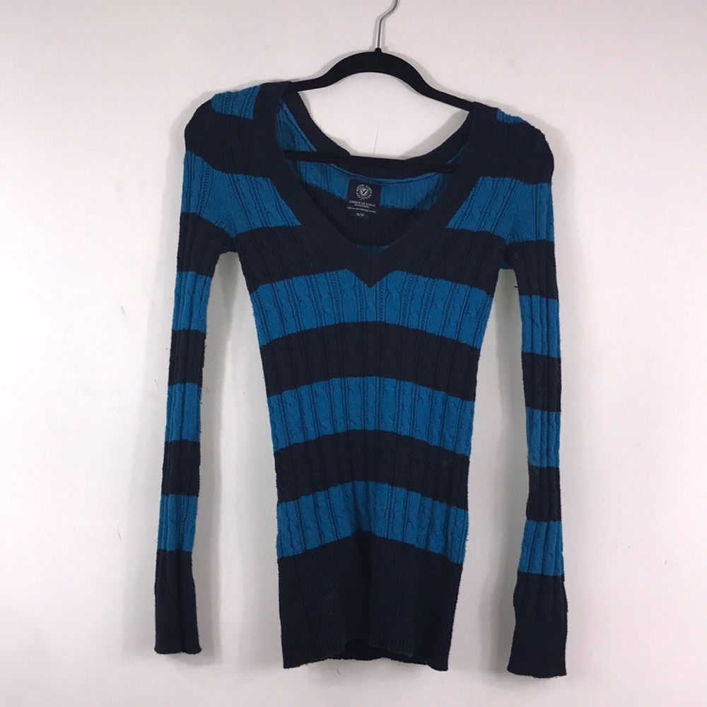 American eagle blue long sleeve v-neck sweater
